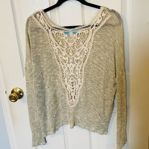 Button’s Francesca’s Light Gray Sweater with Cream Lace Back Detailing - Picture 4 of 5